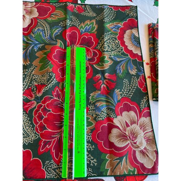 Holiday cloth, napkins, set of five - Picture 3 of 3